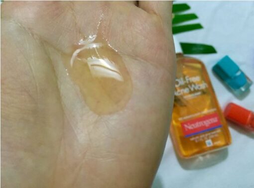 Sữa rửa mặt dạng gel trị mụn Neutrogena Oil-Free Acne Wash