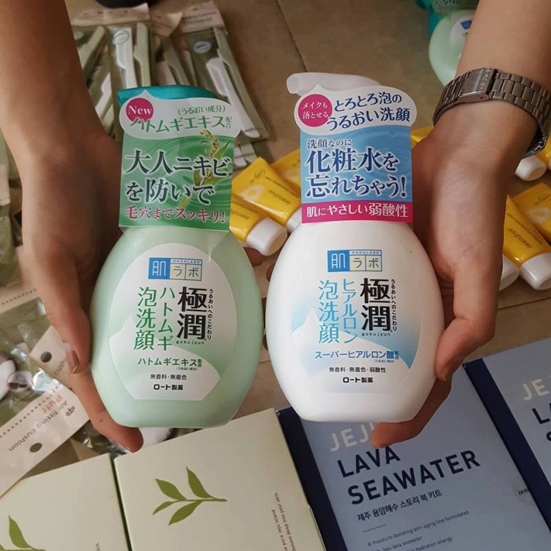 Sữa rửa mặt tạo bọt Hada Labo Gokujyun Hatomugi Foaming Cleanser