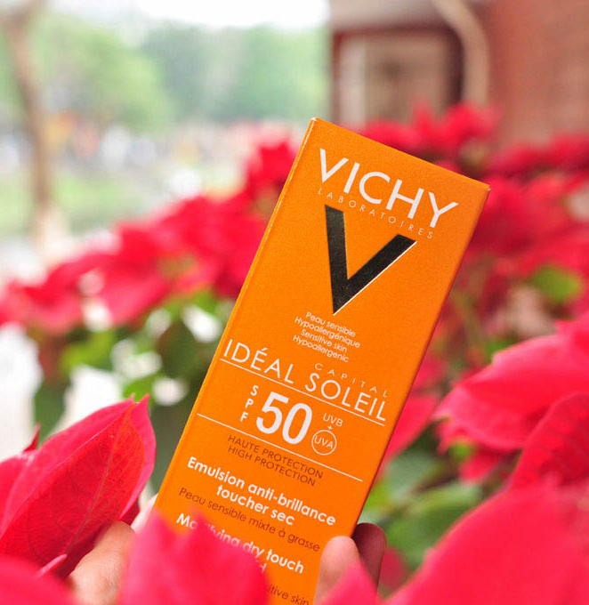 Kem chống nắng dạng xịt Vichy Ideal Soleil SPF 50 200ml