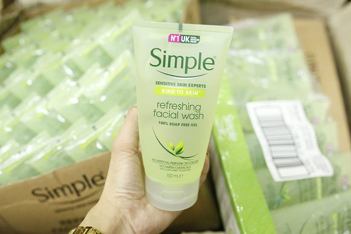 Sữa rửa  mặt Simple Kind To Skin Refreshing Facial Wash Gel