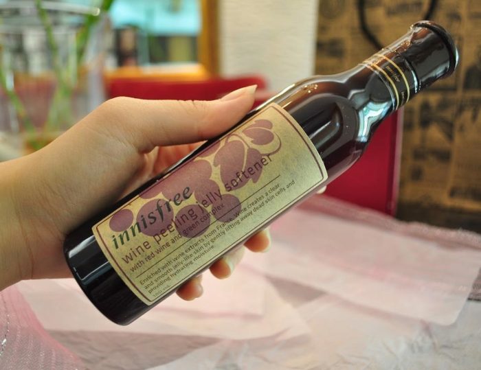 Tẩy Da Chết Rượu Vang Innisfree Wine Peeling Jelly Softener