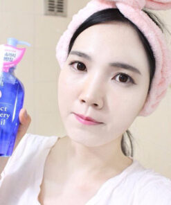 Dau tay trang sach sau Senka Perfect Watery Oil