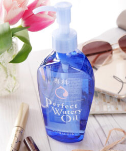 Dau tay trang sach sau Senka Perfect Watery Oil 6