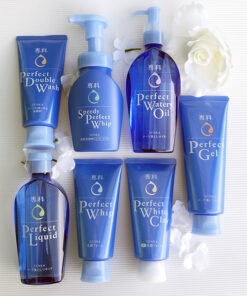 Dau tay trang sach sau Senka Perfect Watery Oil 7