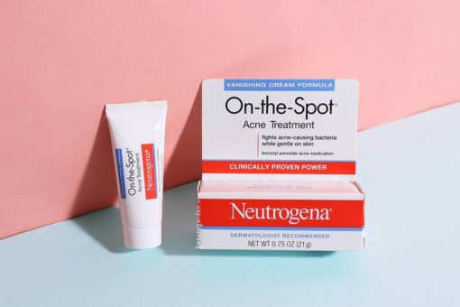 kem-tri-mun-neutrogena-on-the-spot-acne-3