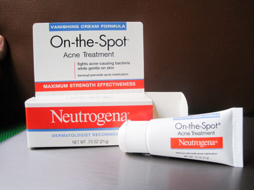 kem-tri-mun-neutrogena-on-the-spot-acne-8