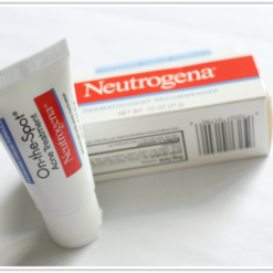 kem-tri-mun-neutrogena-on-the-spot-acne-9