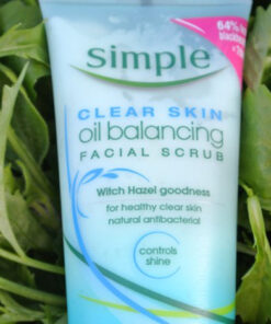 tay te bao chet Simple Clear Skin Oil Balancing Facial Scrub 5