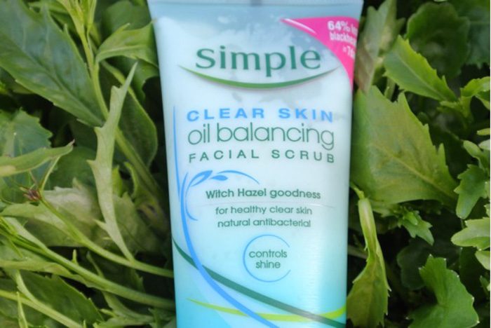 Tẩy da Chết Simple Clear Skin Oil Balancing Facial Scrub