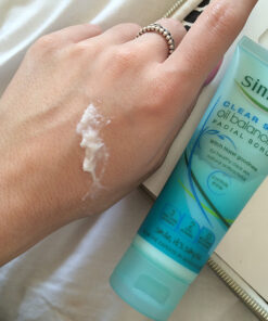 tay te bao chet Simple Clear Skin Oil Balancing Facial Scrub 6
