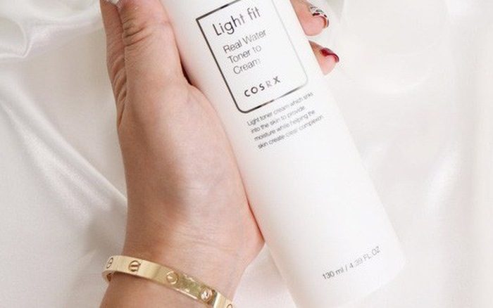 Cosrx Light Fit Real Water Toner to Cream