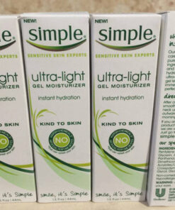 kem duong am simple ultra light gel moisturizer 4