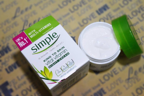 kem dưỡng ẩm Simple Kind To Skin Vital Vitamin night day cream