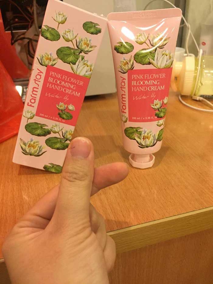 Kem Dưỡng Da Tay Farm Stay Collagen Visible Difference Hand Cream