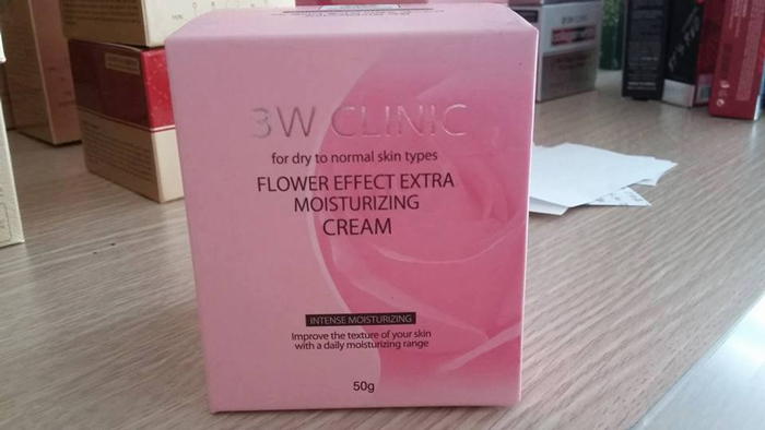 kem duong 3w clinic flower effect extra moisturizing cream 1