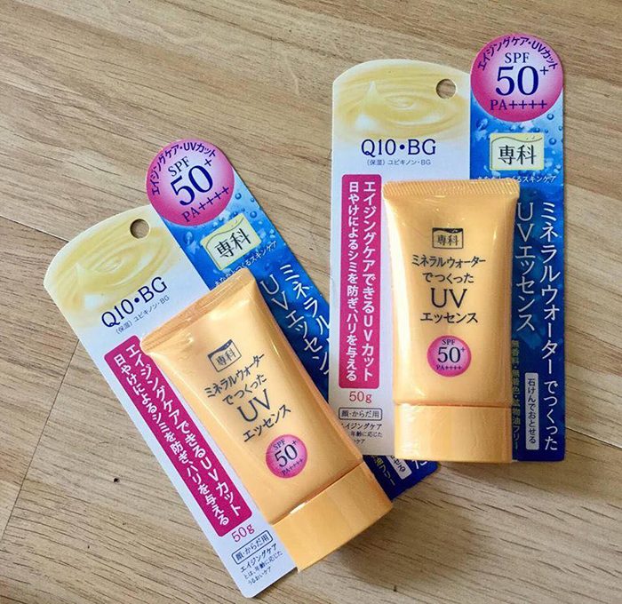 Kem Chống Nắng Shiseido Q10 Hada Senka Mineral Water UV Essence Spf 50+ PA++++