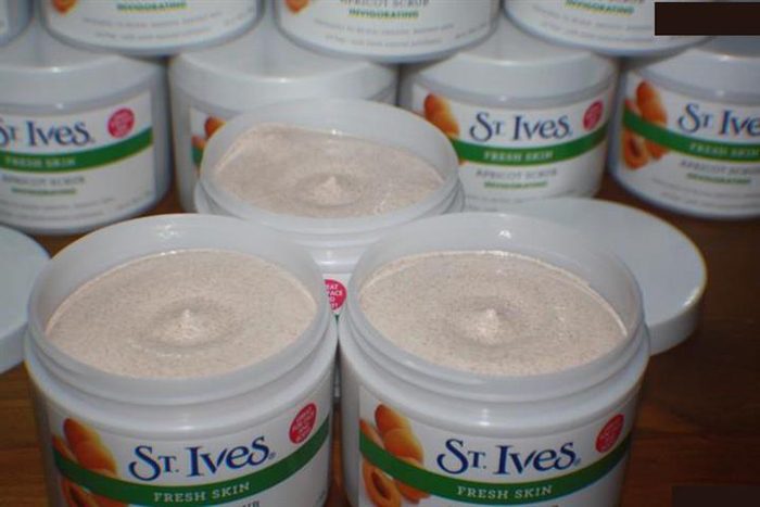 Tẩy tế bào chết St.Ives Apricot Scrub