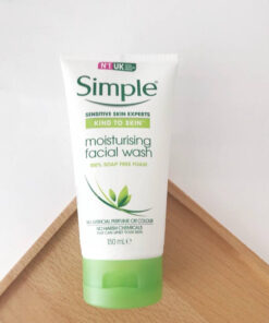 Sua rua mat Simple Kind to Skin Moisturising Facial Wash 5