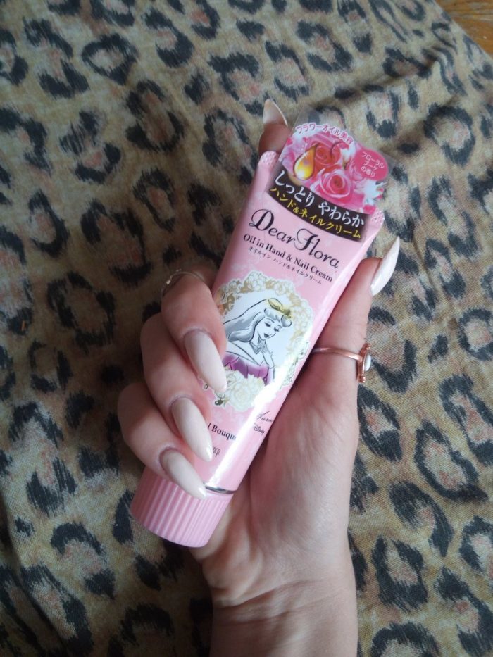 Kem dưỡng tay và móng Dear Flora Oil In Hand Nail Cream