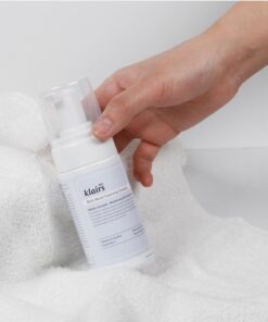 sua rua mat klairs rich moist foaming cleanser 6