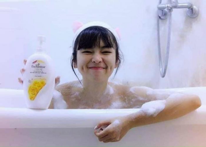 Sữa tắm Enchanteur Perfumed Shower Gel Charming