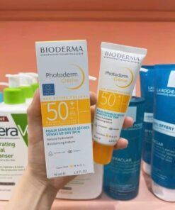 Kem Chống Nắng Bioderma Photoderm Max Aquafluide Teinte Claire SPF50+