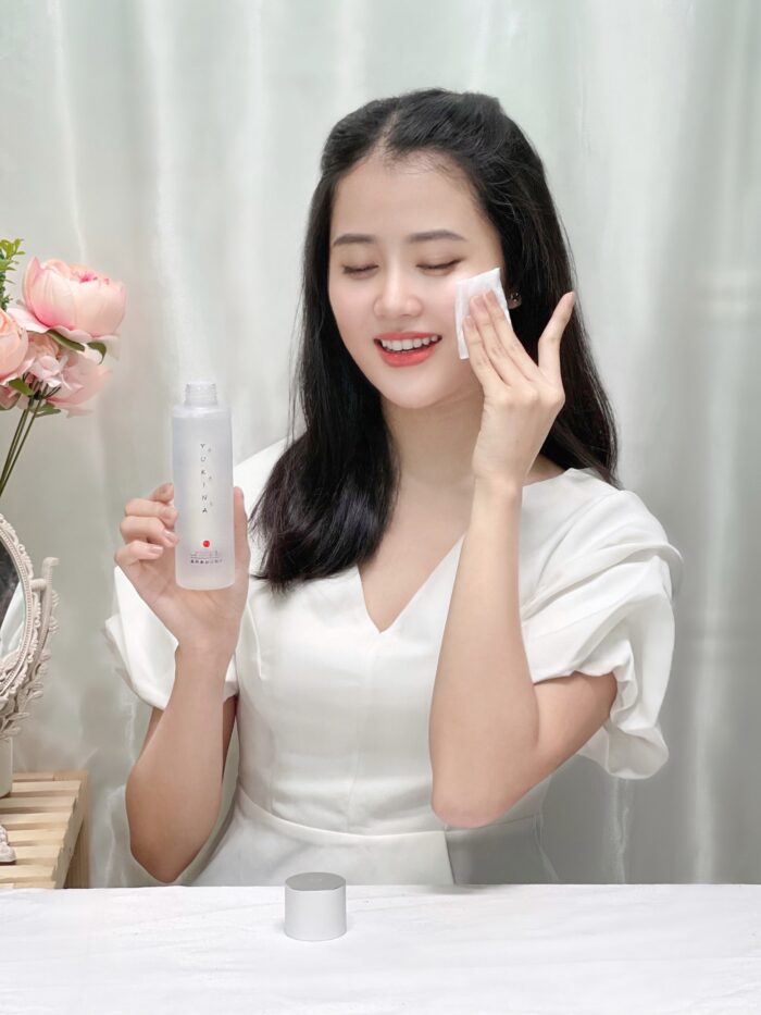 Nước hoa hồng Yukina Whitening Deep Treatment Lotion
