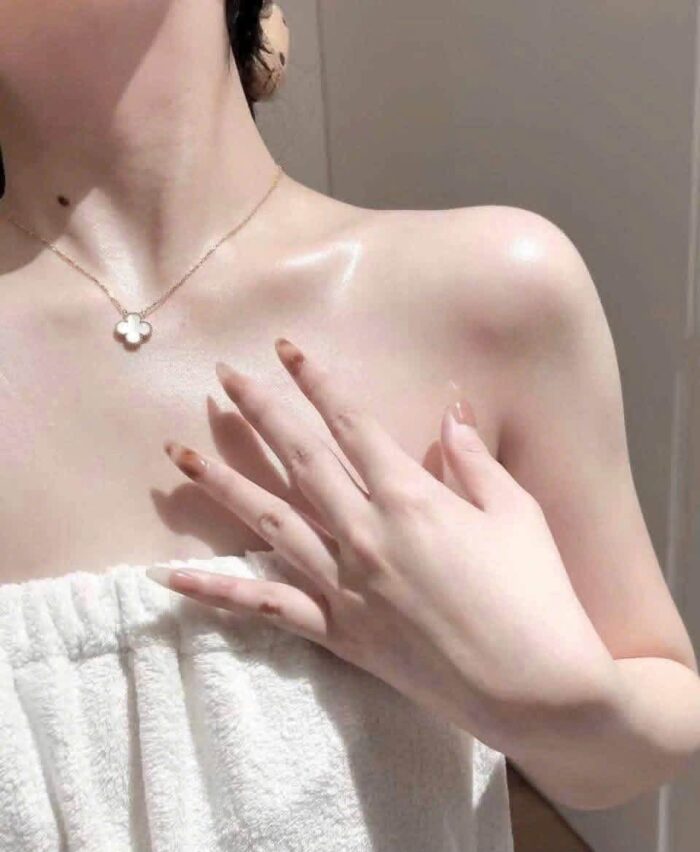 kem dưỡng body L Occitane Amande Sublime