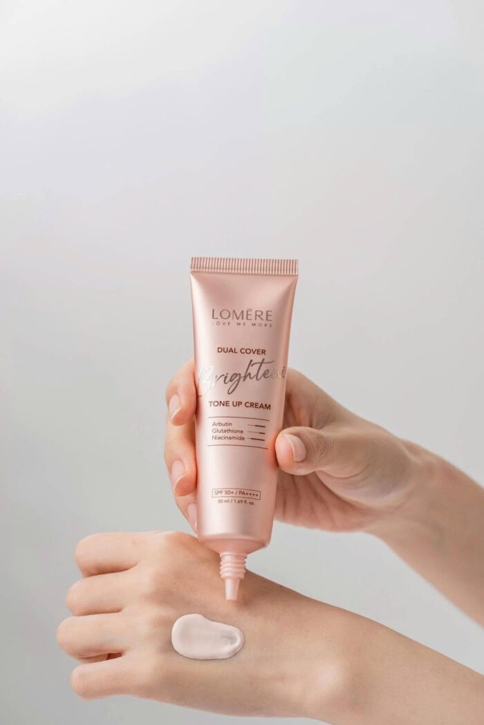 Kem dưỡng Lomere Dual Cover Brightening Tone Up
