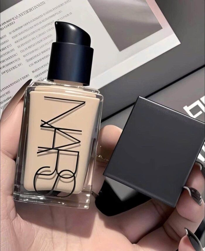 Kem Nền Nars Light Reflecting Foundation