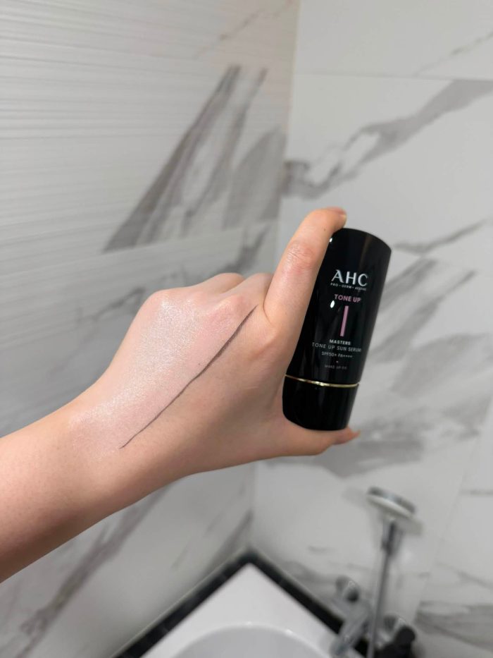 Kem chống nắng AHC Masters Tone Up Sun Serum