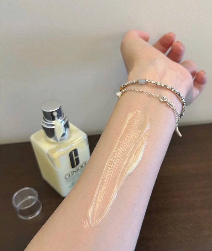 Kem dưỡng ẩm Clinique Dramatically Different Moisturizing